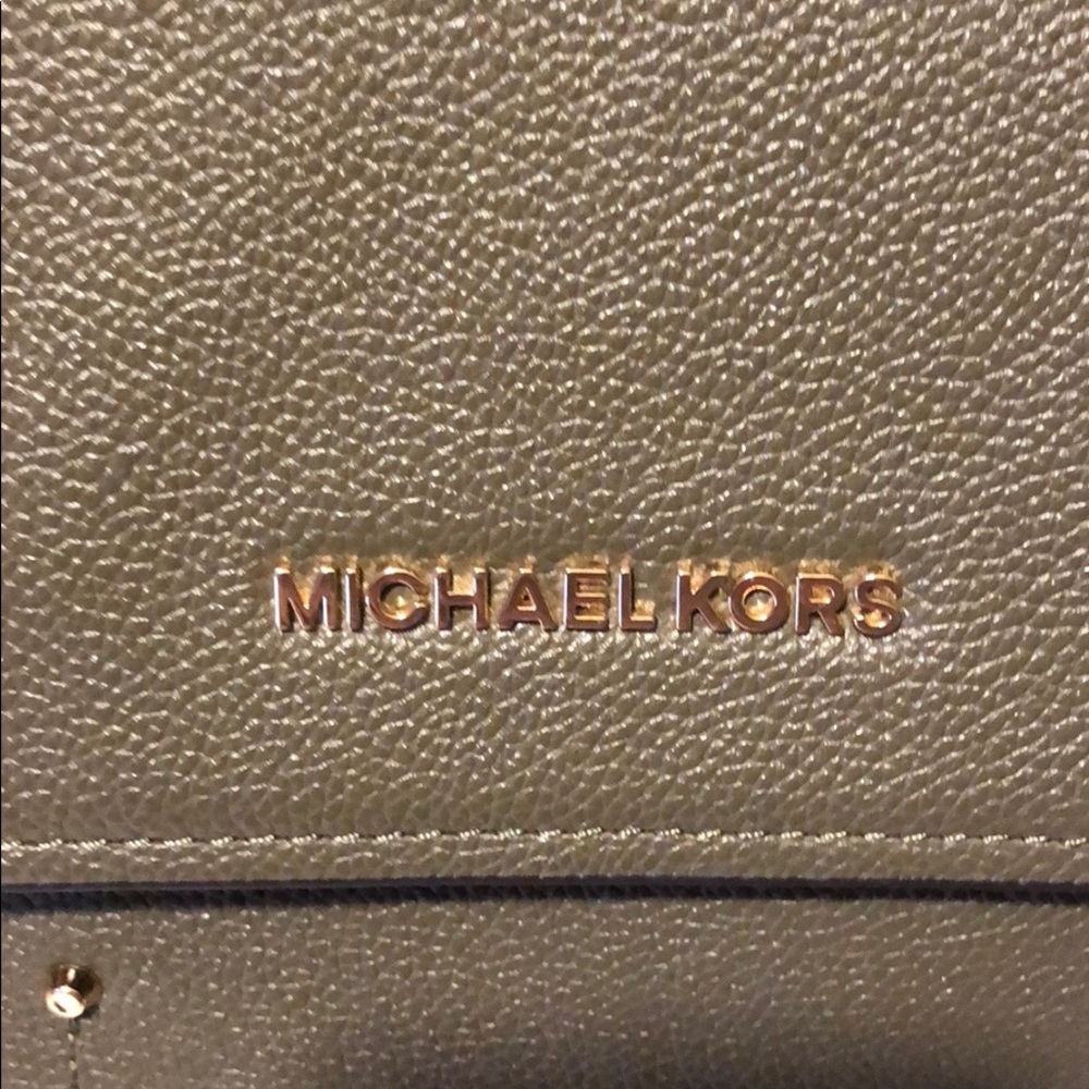 Michael Kors - Picture 2 of 4